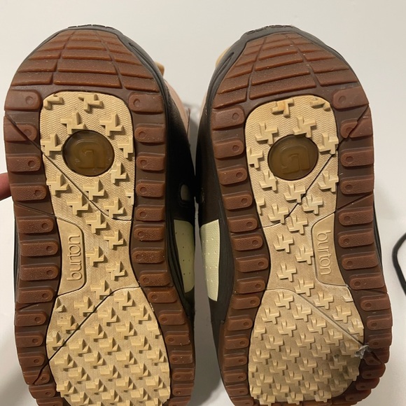 Burton Moto Snowboarding Boots- Women’s size 6 - Picture 6 of 15